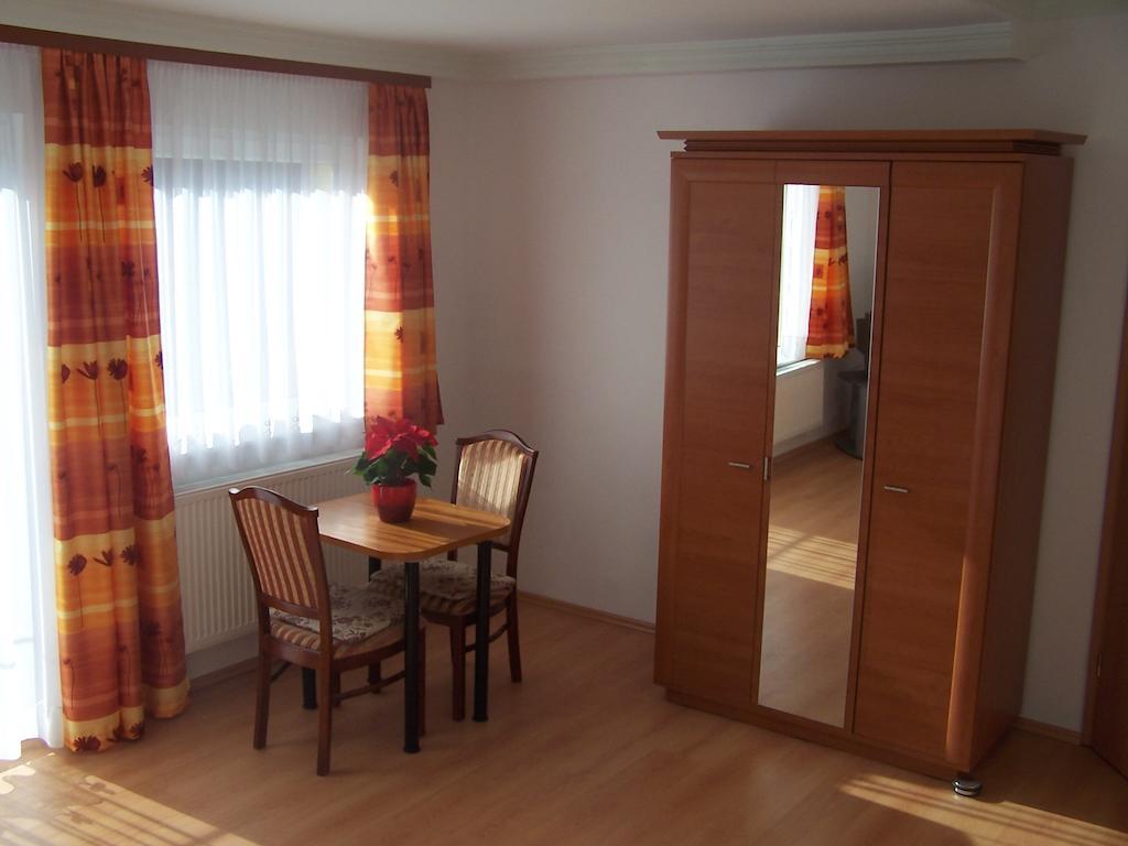 Akacia Apartment - Free Inside Parking, 2 Bedrooms, Garden, Next To Centre ブダペスト 部屋 写真