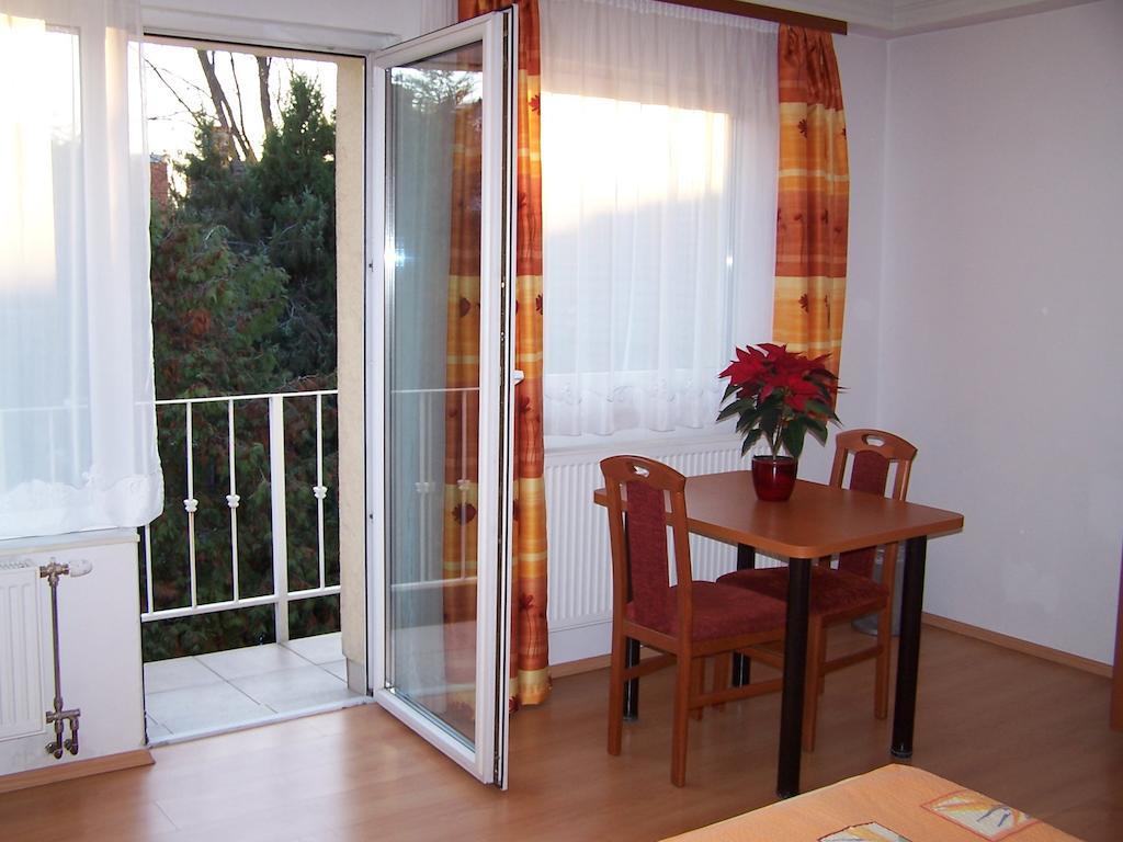 Akacia Apartment - Free Inside Parking, 2 Bedrooms, Garden, Next To Centre ブダペスト 部屋 写真