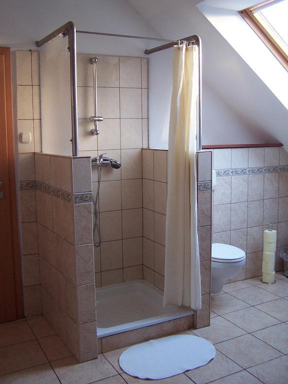 Akacia Apartment - Free Inside Parking, 2 Bedrooms, Garden, Next To Centre ブダペスト 部屋 写真